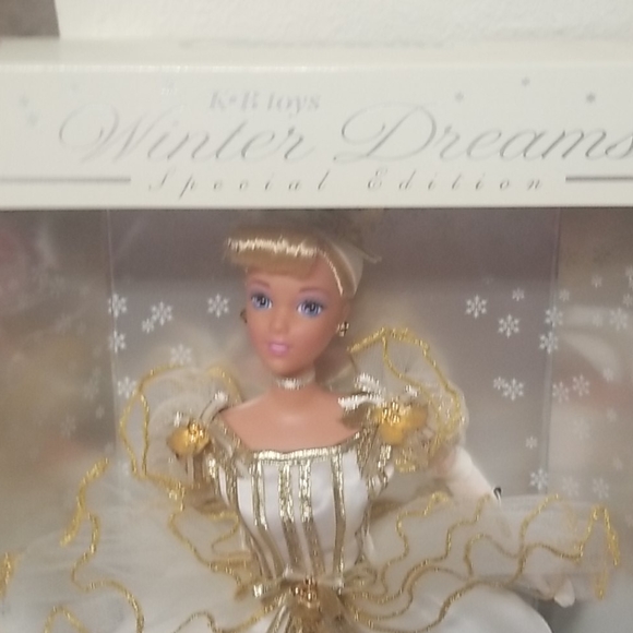 Walt Disney's Cinderella Barbie - Picture 4 of 8